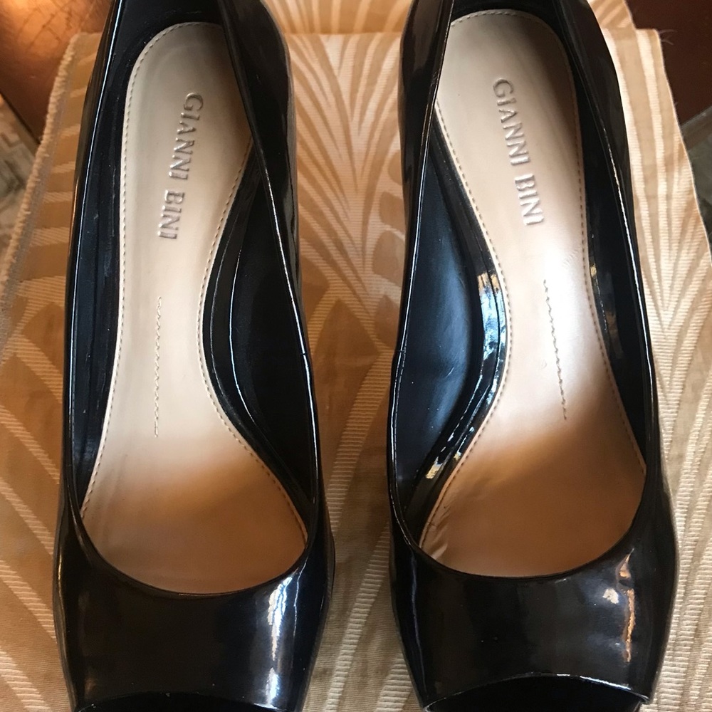 Gianni Bini Black Patent Leather Peep Toe Pumps.